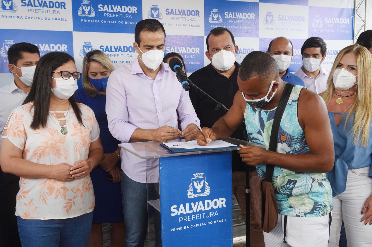 Bruno Reis entrega nova estrutura para a Feirinha da Rótula em Cajazeiras X