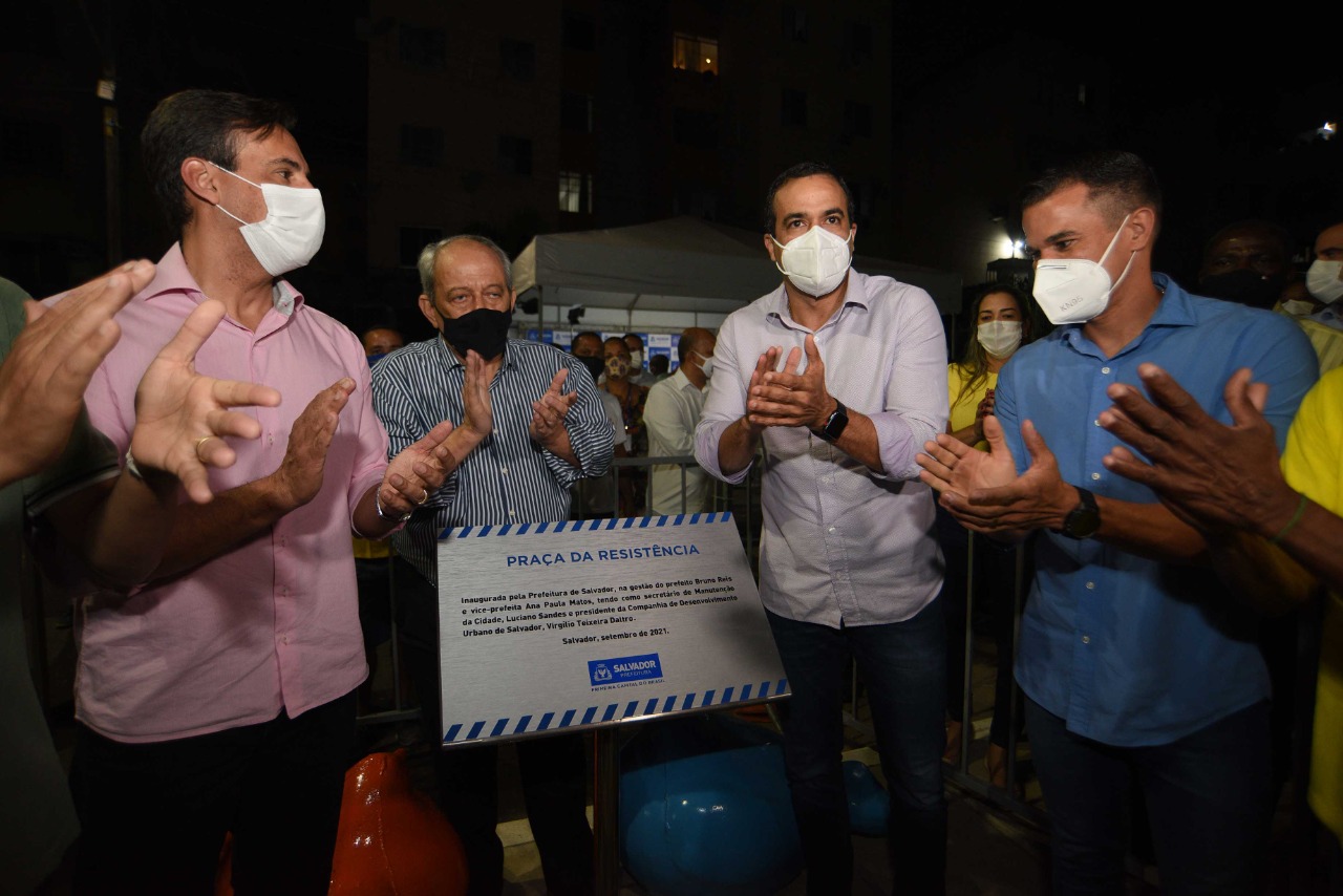 Bruno Reis entrega nova praça aos moradores de Canabrava