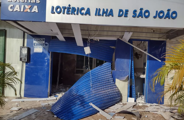 Bandidos explodem casa lotérica em Simões Filho