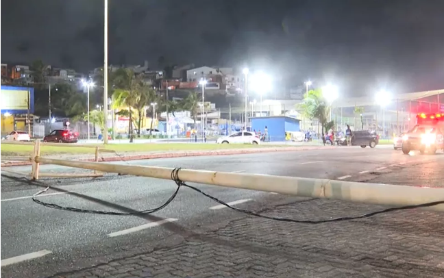 Boca do Rio tem dois acidentes de trânsito na noite de quarta-feira
