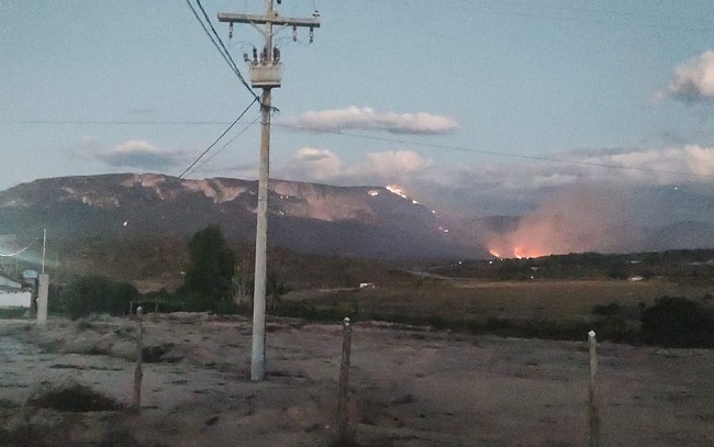 Chapada: Voluntários e brigadistas controlam focos de incêndio em Ibicoara