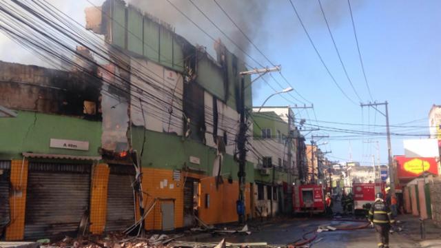 Incêndio destrói loja de autopeças em Salvador