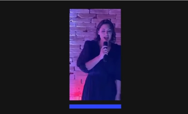 Michelle Bolsonaro canta em karaokê na festa de Mario Frias; assista