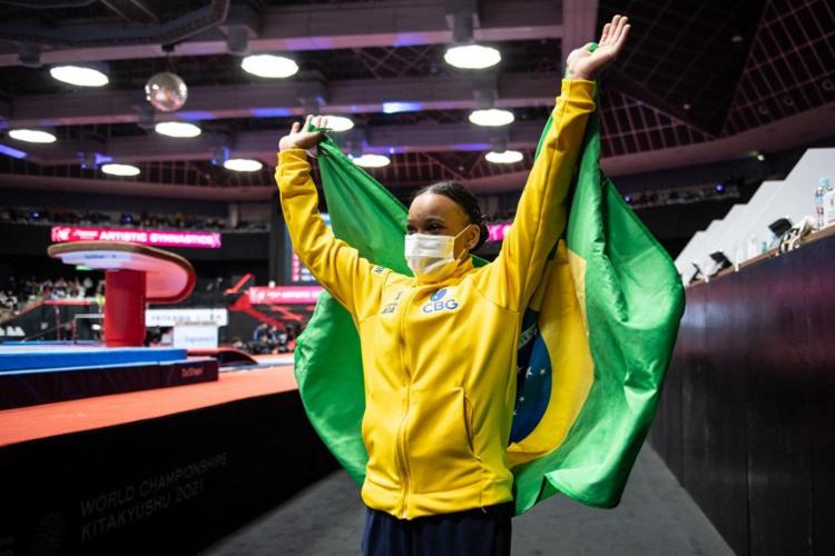 Rebeca Andrade conquista um ouro e uma prata no Mundial de Ginástica