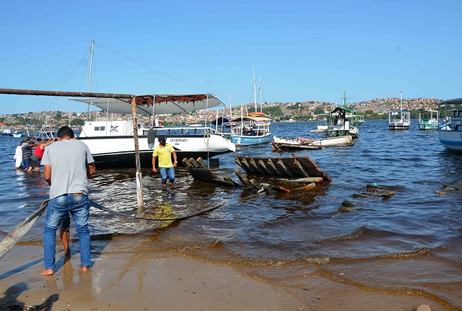 Operação Sucata Zero retira 13 embarcações precárias na Ribeira