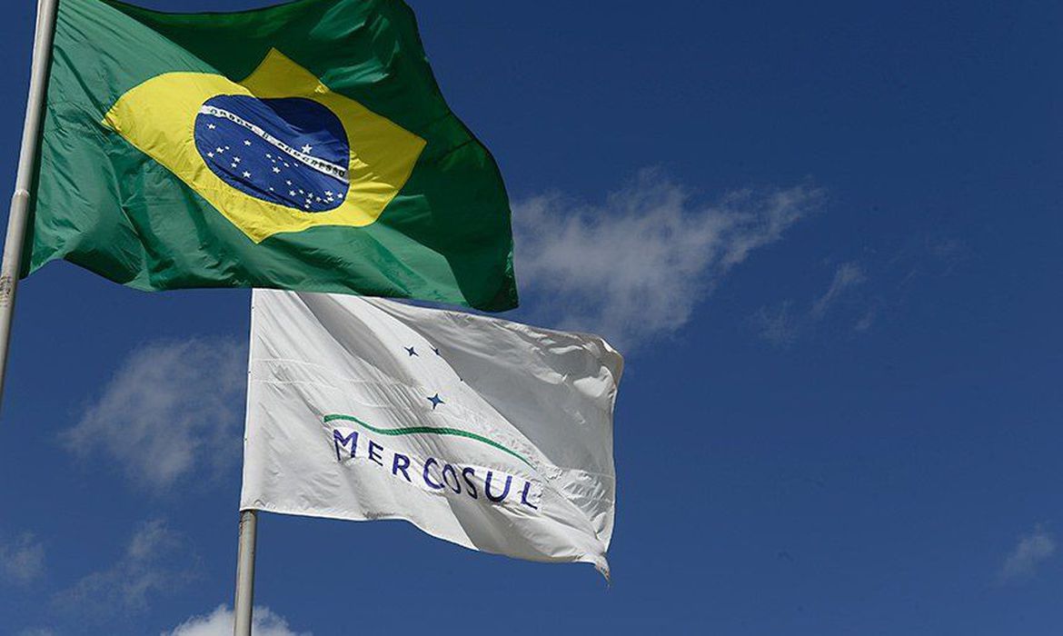 Brasil e Argentina fecham acordo para cortar tarifa do Mercosul em 10%