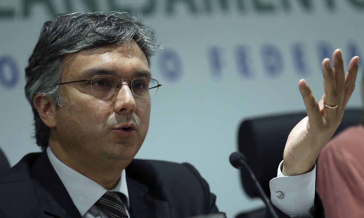 Novo secretário do Tesouro e Orçamento descarta Plano B para Auxílio Brasil