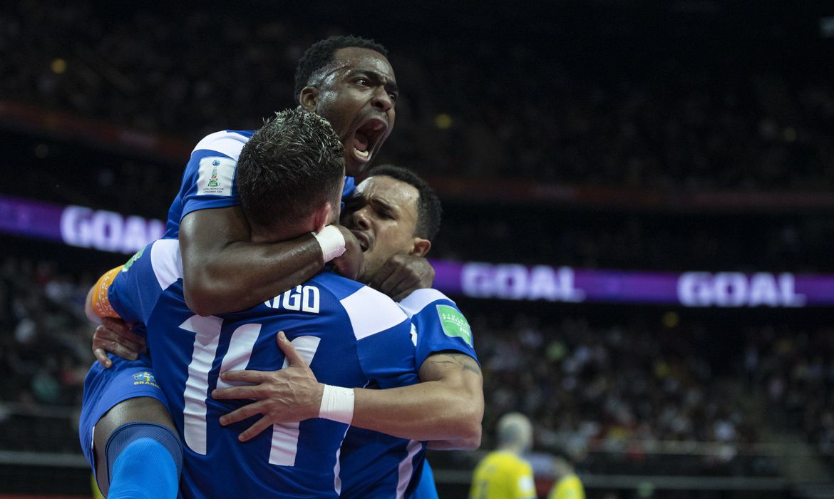 Brasil vence Cazaquistão de virada e leva bronze no Mundial de Futsal