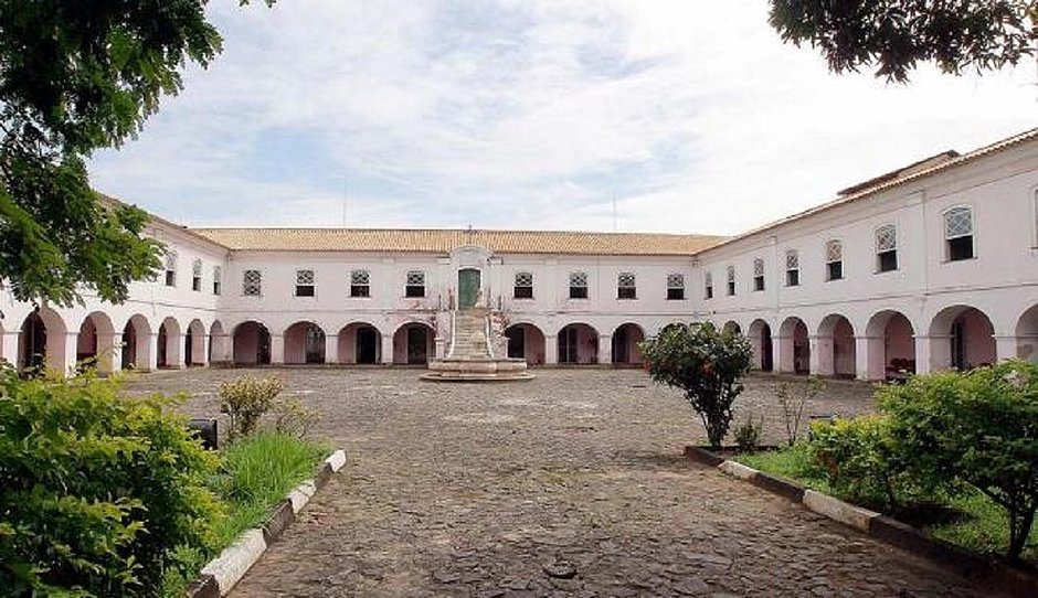 Juiz suspende leilão de prédio do Arquivo Público do Estado da Bahia