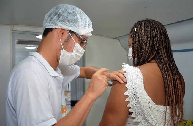 Vacinação contra Covid-19 segue nesta quinta em Salvador