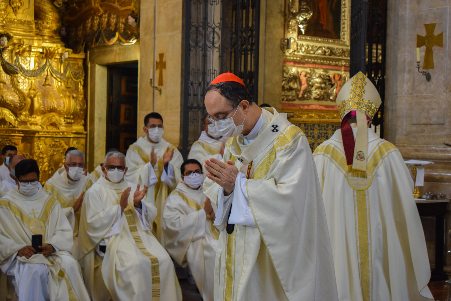 Cardeal Dom Sérgio da Rocha recebe o Pálio Arquiepiscopal