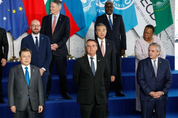 Na Itália, Bolsonaro assina acordo do G20