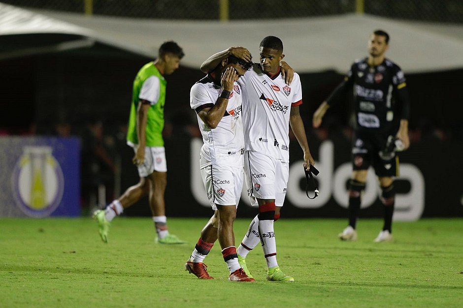 Vitória perde para o Vila Nova por 1 a 0 e cai para a Série C
