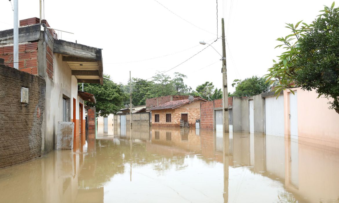 Sul da Bahia tem 18 mortos após chuvas e rompimento de barragens