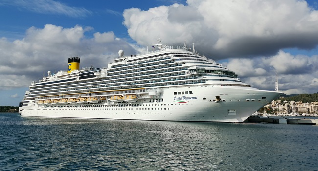 Com surto de Covid-19, Costa Diadema segue atracado no Porto de Salvador