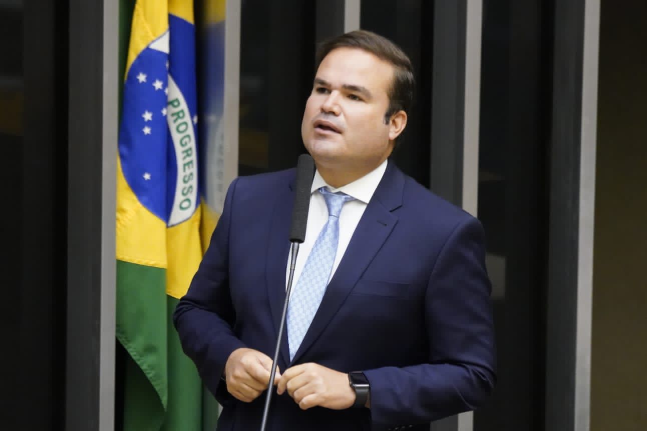 Cacá Leão recebe prêmio de Melhor Parlamentar do Estado da Bahia