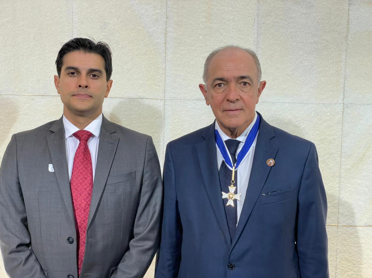 Aleluia recebe do presidente Bolsonaro a medalha da Ordem de Rio Branco