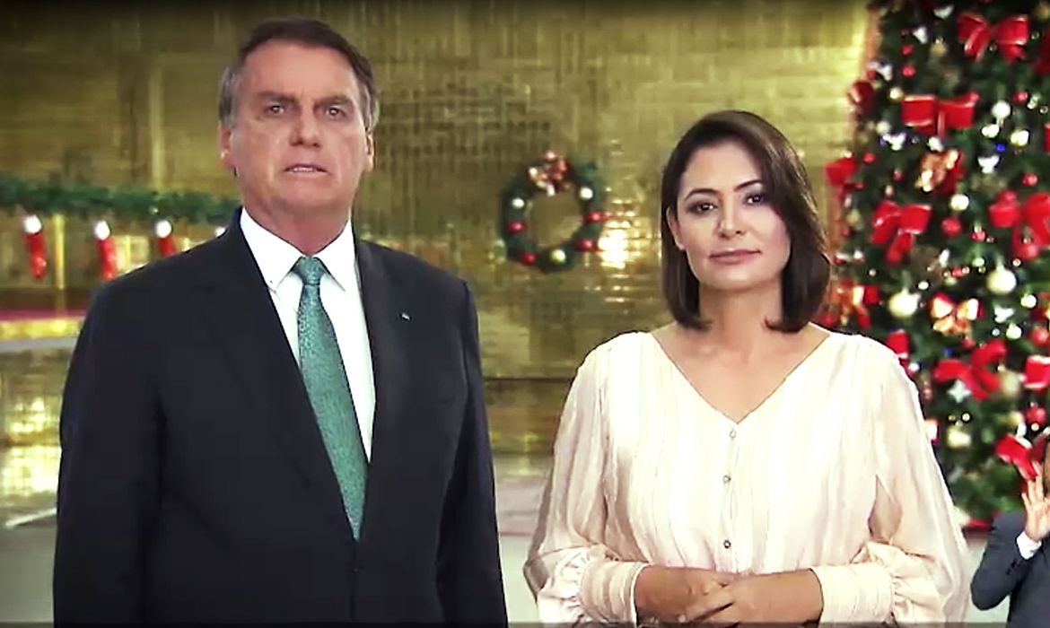 Bolsonaro e Michelle fazem pronunciamento de Natal em rádio e TV