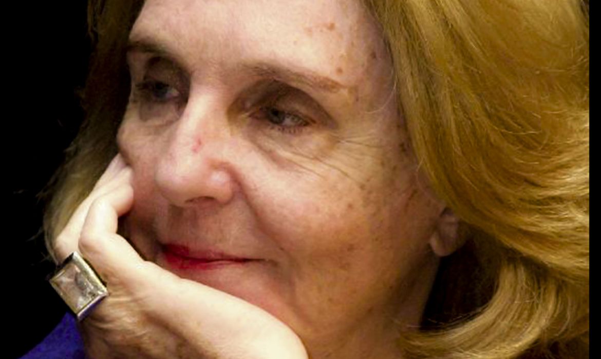 Escritora Lya Luft morre aos 83 anos em Porto Alegre