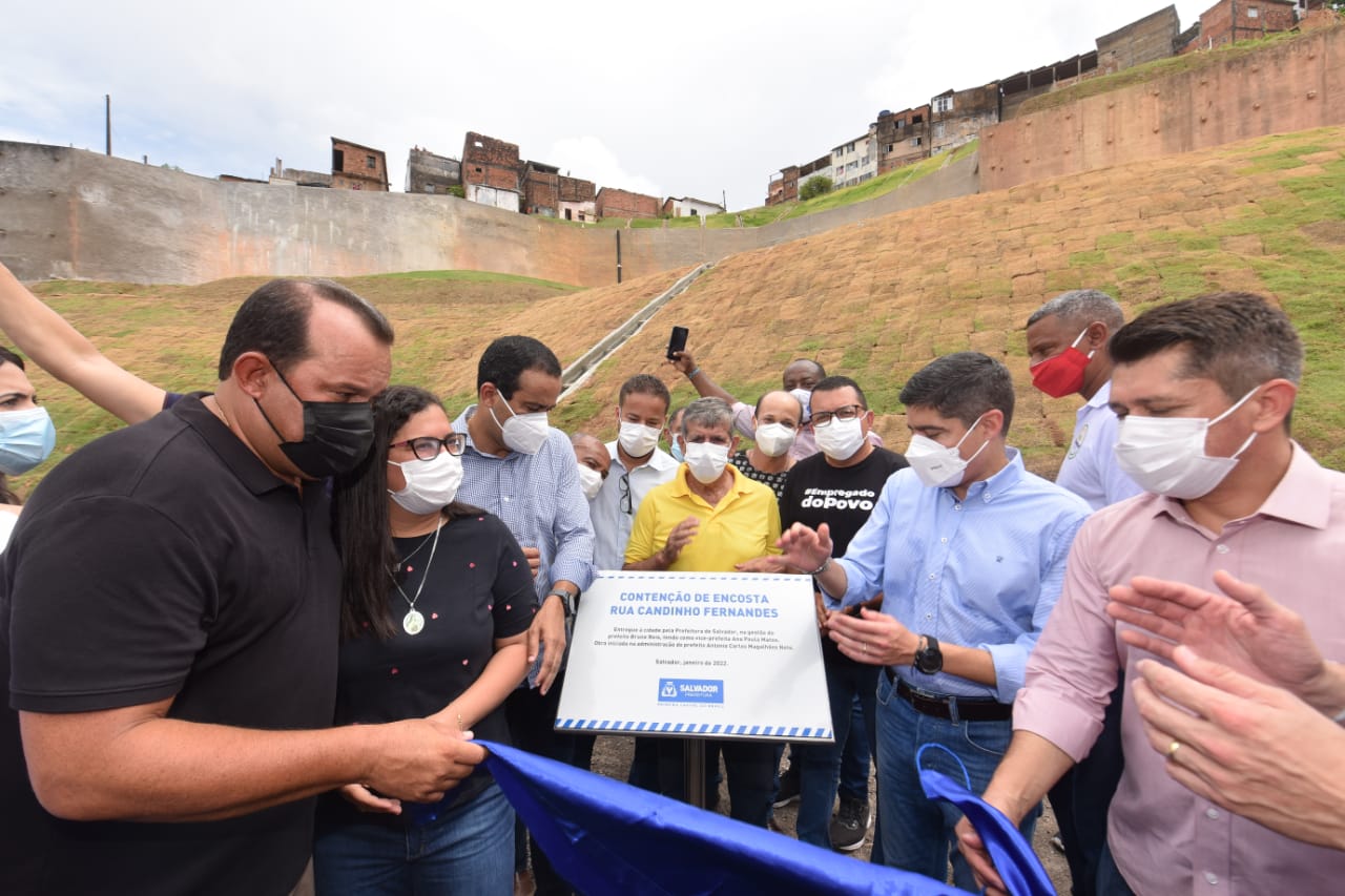 Bruno Reis entrega contenção de encosta na Fazenda Grande do Retiro