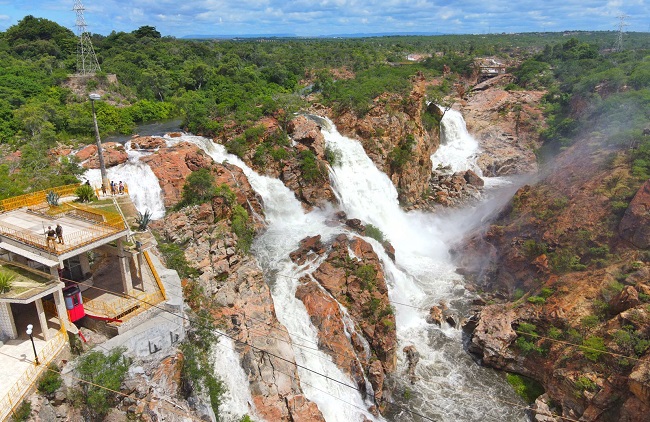 Cachoeira de Paulo Afonso volta a ficar visível e aquece turismo