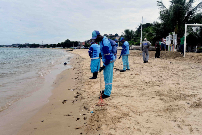 Limpurb dá início à operação de limpeza das praias de Salvador no Verão