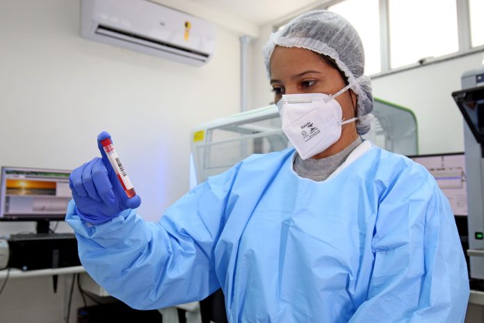 Lacen detecta variante ômicron do coronavírus na Bahia