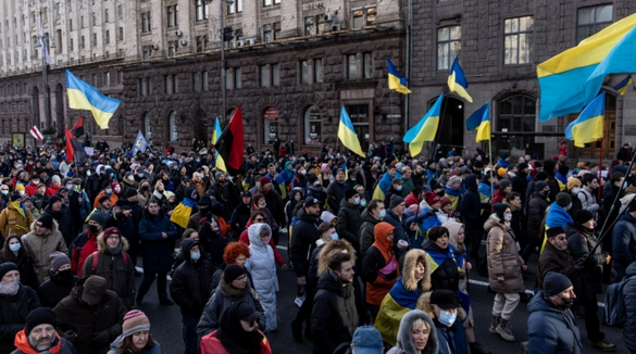 Ucranianos marcham em Kiev contra ameaça de invasão da Rússia