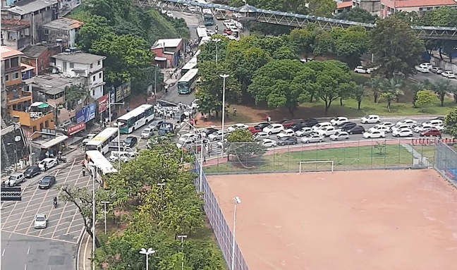 Protesto de rodoviários contra CSN deixa 40 ônibus depredados em Salvador