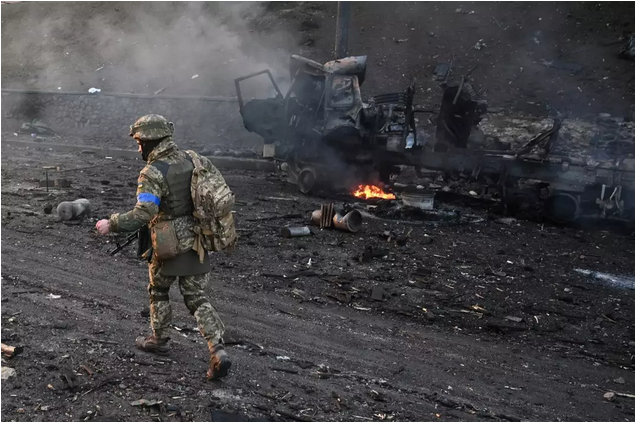 Kiev e mais duas cidades ucranianas seguem sob ataques dos russos