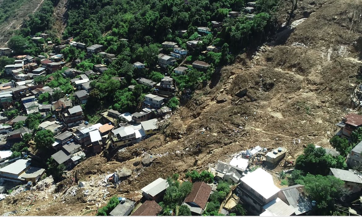 Tragédia: Número de mortos devido às chuvas chega a 178 em Petrópolis
