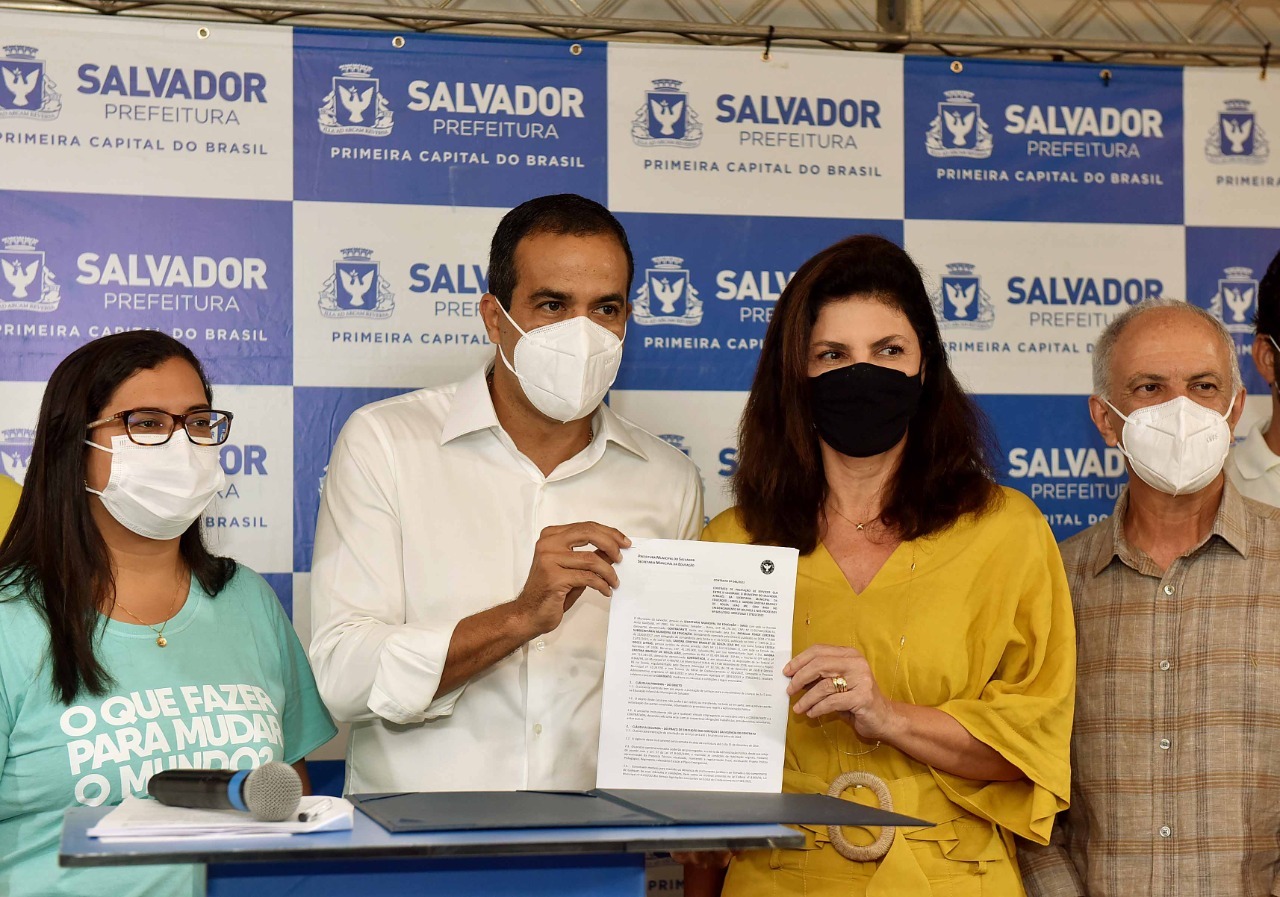 Prefeitura de Salvador renova contratos do programa Pé na Escola