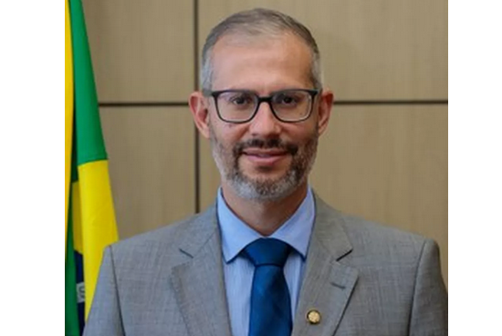 Victor Godoy Veiga é efetivado como novo ministro da Educação