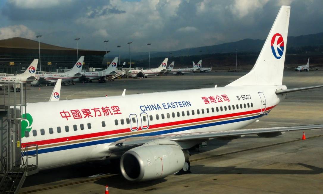 Boeing 737-800 cai na China com 132 pessoas a bordo