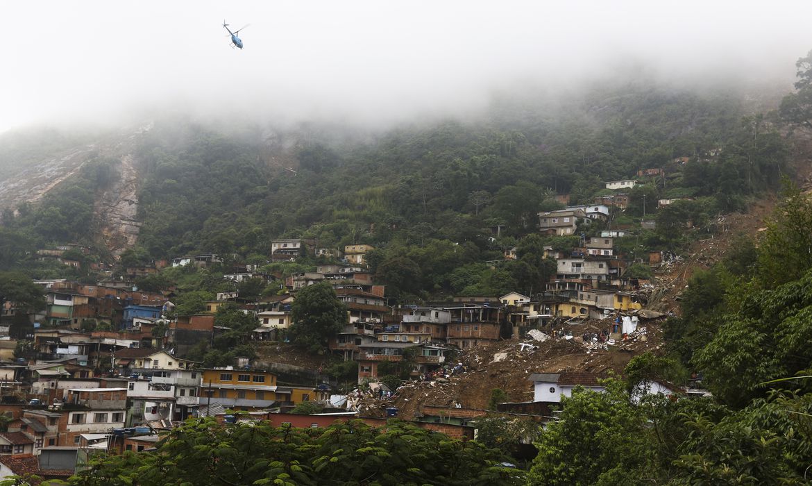 Novo temporal causa cinco mortes em Petrópolis