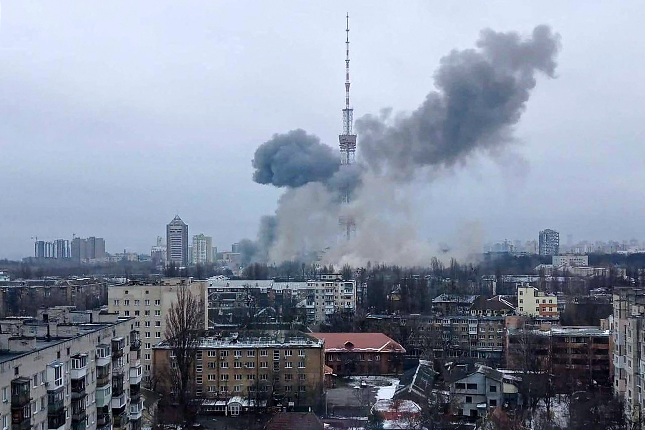 Rússia explode torre de TV em Kiev; cinco ucranianos morrem no ataque