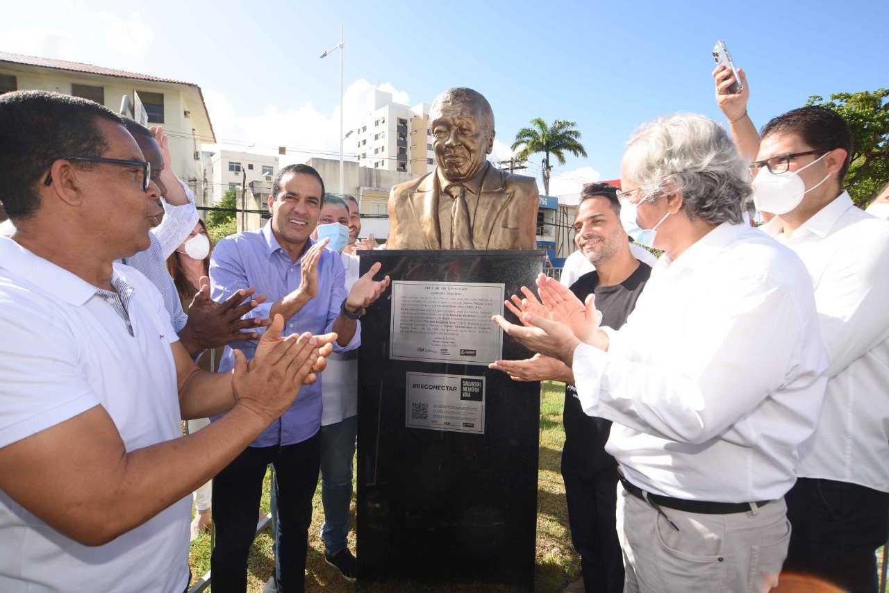 Bruno Reis entrega nova Avenida Milton Santos completamente requalificada