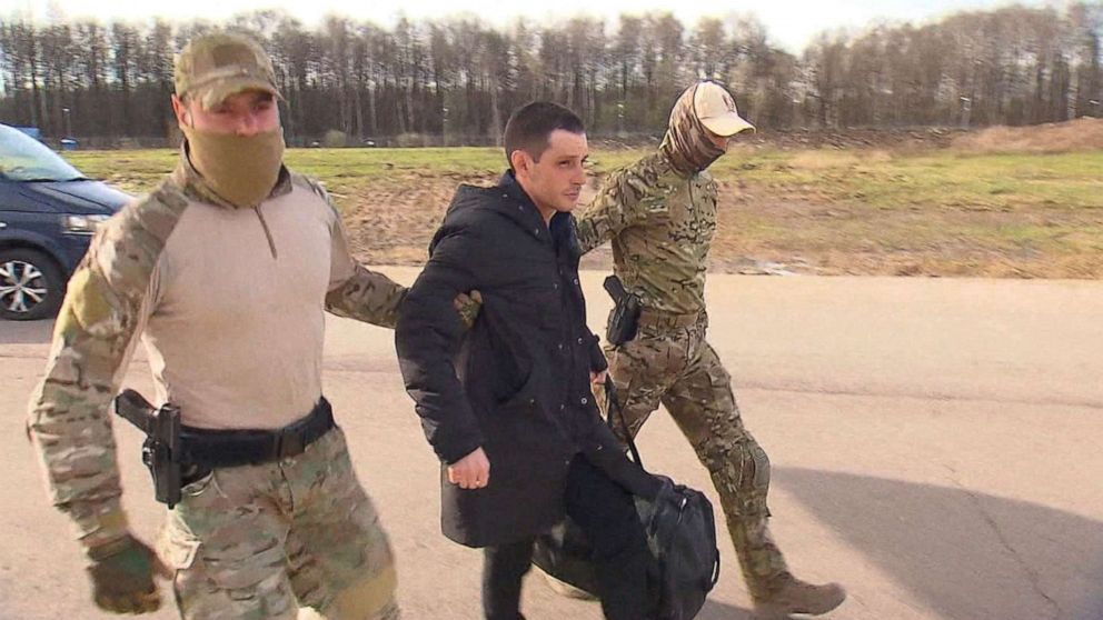 EUA e Rússia trocam prisioneiros em meio a tensões por guerra