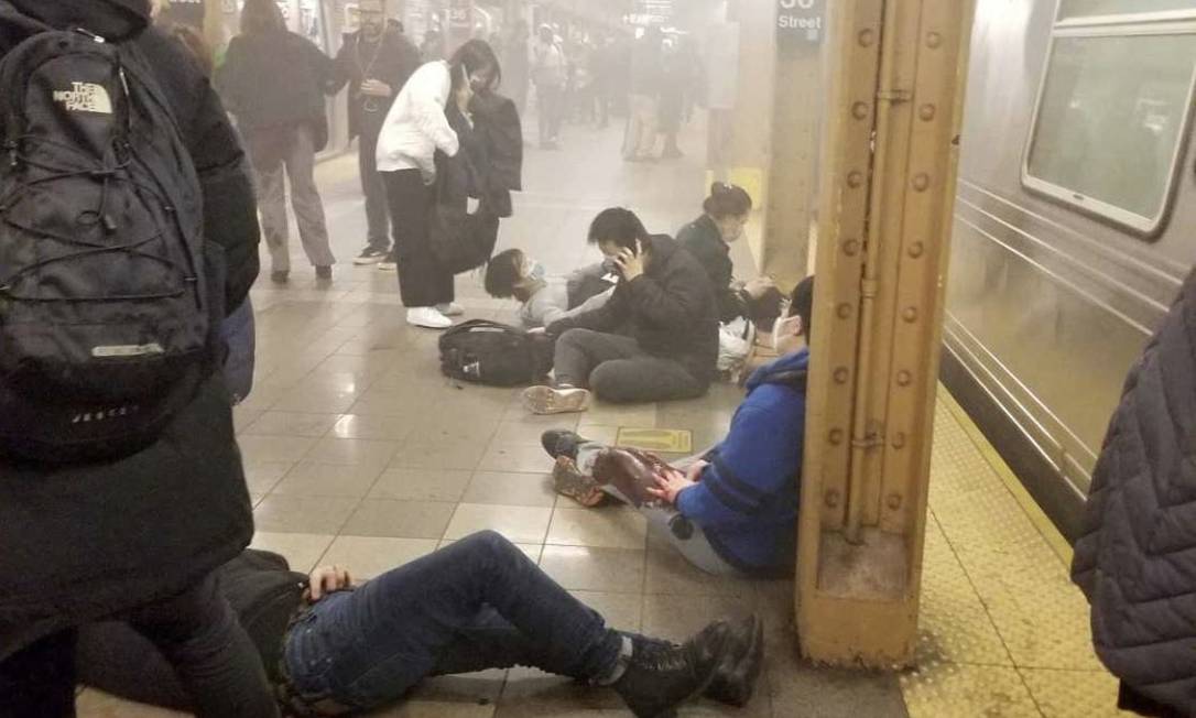 Ataque a tiros deixa 16 feridos no metrô de Nova York