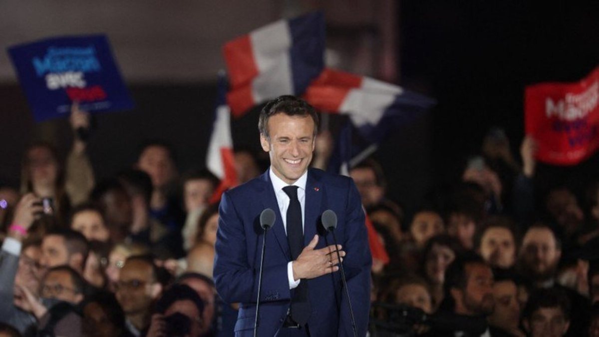 Centro-esquerda comemora reeleição de Macron na França