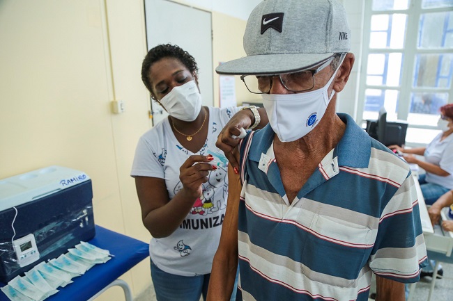 Vacinação contra gripe será aberta ao público geral em Salvador nesta segunda