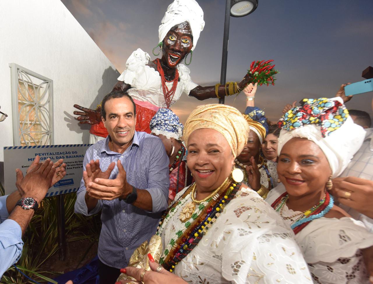 Bruno Reis entrega Memorial das Baianas de Acarajé completamente revitalizado