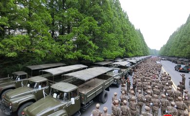 Coreia do Norte mobiliza exército para distribuir medicamentos contra Covid-19