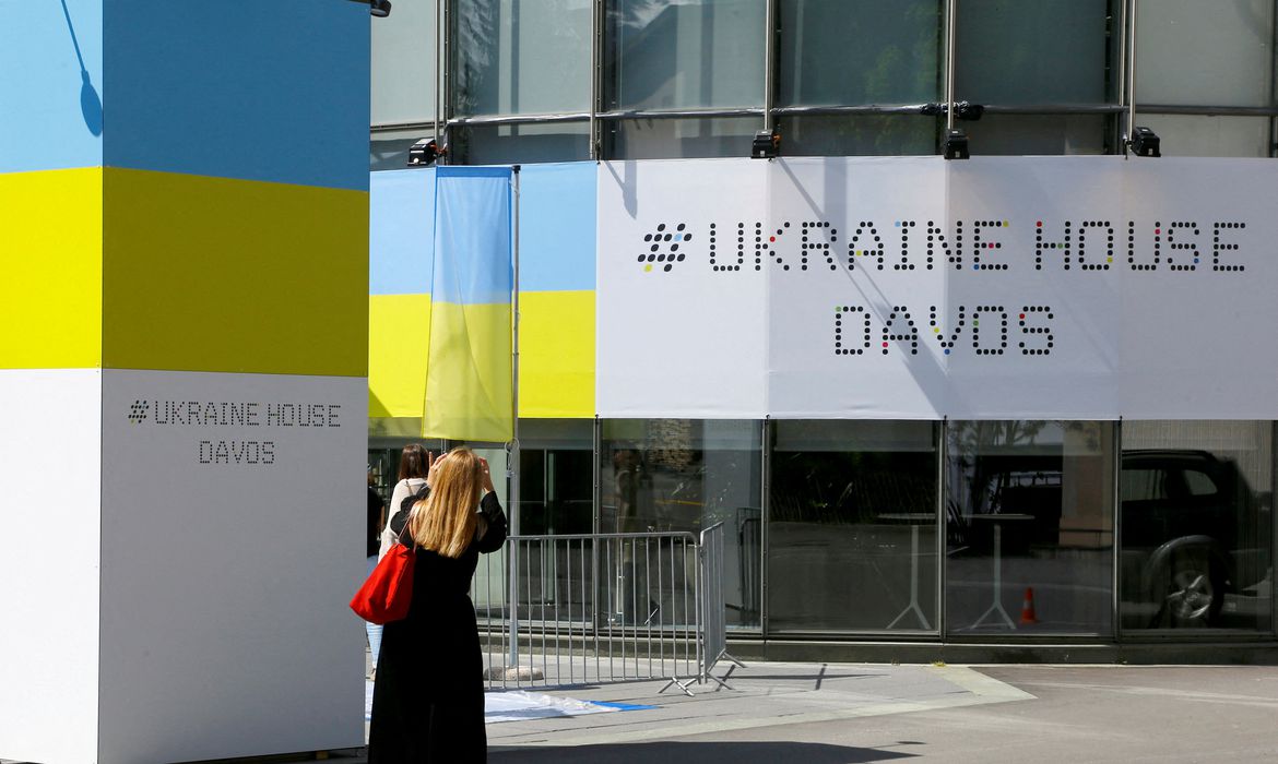 Fórum Econômico Mundial tem participação da Ucrânia e exclusão da Rússia