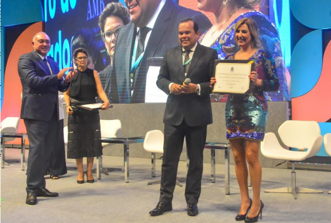 Presidente da AMB, Renata Gil recebe Título de Cidadã de Salvador