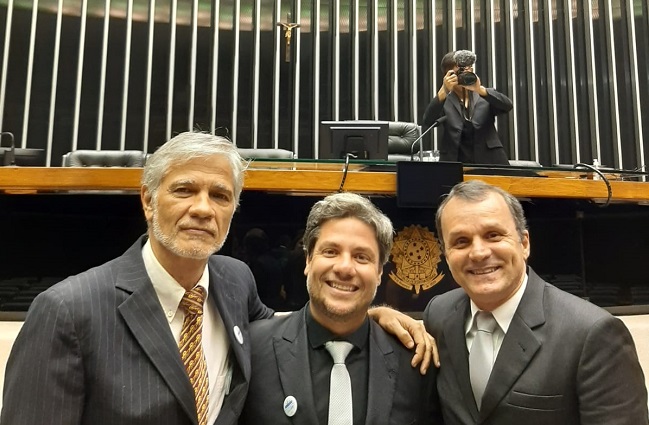 Ricardo Cal, Nei Ávila e Clinio Bastos participam de sessão pelos 30 Anos da ABRAPE na Câmara dos Deputados