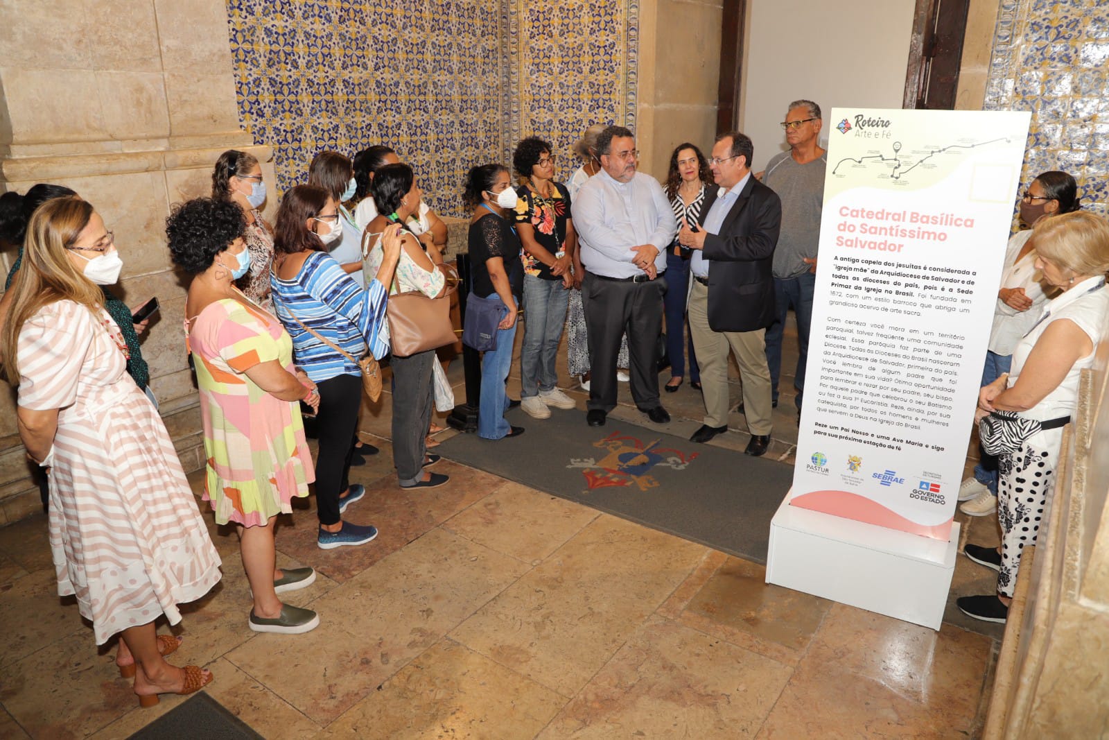 Setur-BA entrega totens do turismo religioso no Centro Histórico de Salvador