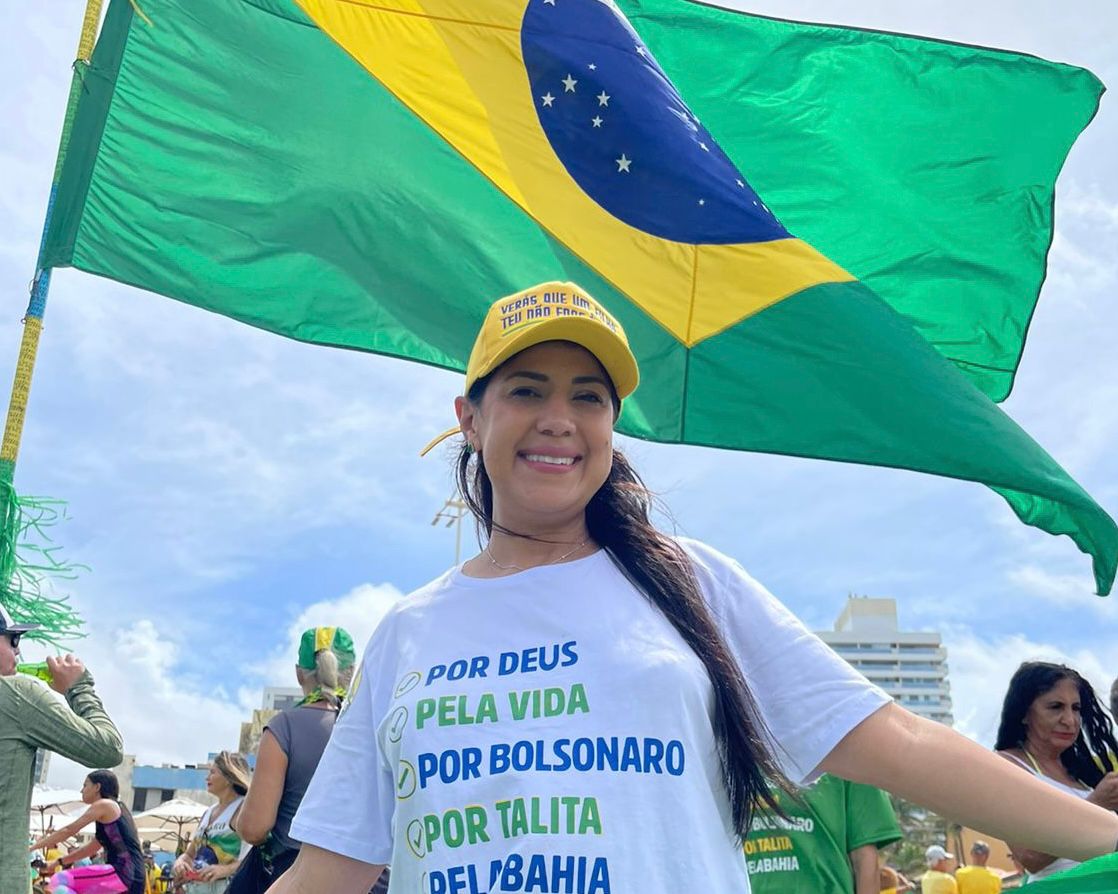 Talita Oliveira defende liberdade de expressão em ato bolsonarista em Salvador