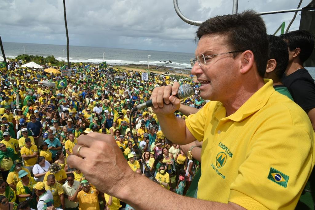 Roma participa de ato em defesa da liberdade e Constituição