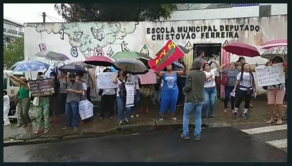 APLB descumpre decisão judicial e mantém greve de professores em Salvador